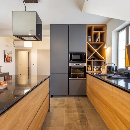 Villa Amazing Design Aeris With Private Pool, High Level Of Privacy - Wiibuk