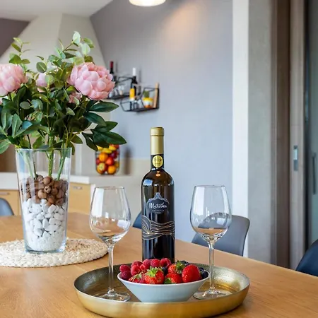 Villa Amazing Design Aeris With Private Pool, High Level Of Privacy - Wiibuk Šumber