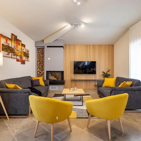 Villa Amazing Design Aeris With Private Pool, High Level Of Privacy - Wiibuk