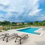 Amazing Design Aeris With Private Pool, High Level Of Privacy - Wiibuk Šumber