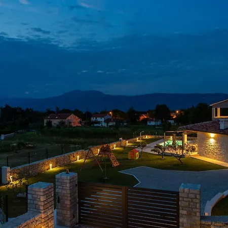 Amazing Design Aeris With Private Pool, High Level Of Privacy - Wiibuk Villa Sumber