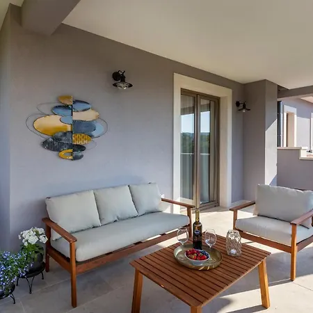 Villa Amazing Design Aeris With Private Pool, High Level Of Privacy - Wiibuk *