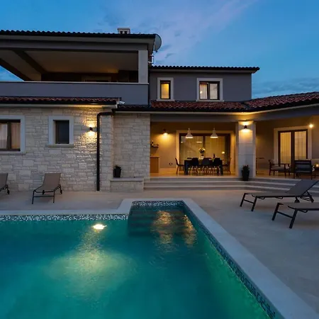 Villa Amazing Design Aeris With Private Pool, High Level Of Privacy - Wiibuk Sumber