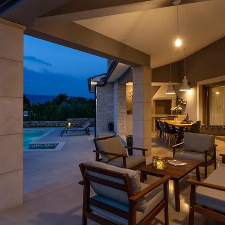 Villa Amazing Design Aeris With Private Pool, High Level Of Privacy - Wiibuk Sumber