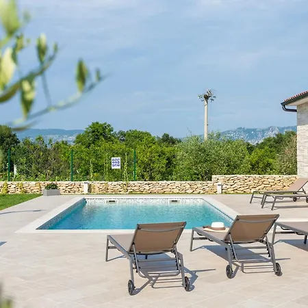 Villa Amazing Design Aeris With Private Pool, High Level Of Privacy - Wiibuk Sumber