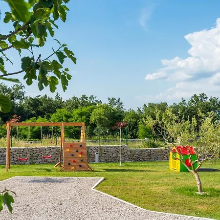 Amazing Design Aeris With Private Pool, High Level Of Privacy - Wiibuk Villa Šumber